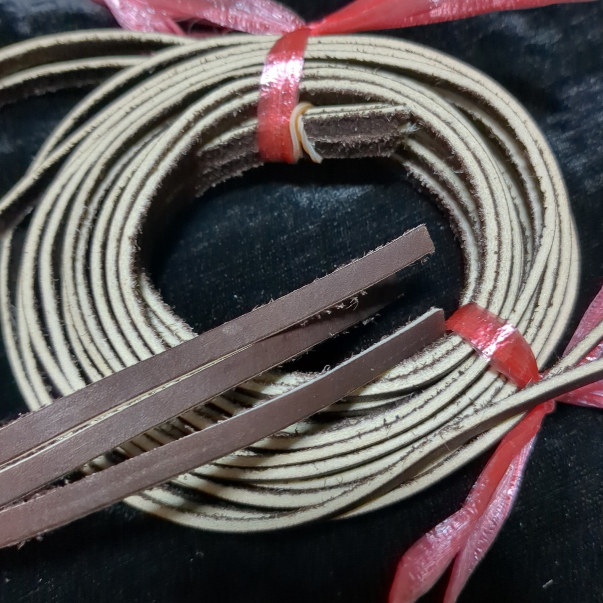 半芯通し グラブレース グラブ紐　硬式　修理紐 120㎝以上 5本 ダークブラウン グローブ 野球 革紐_画像1