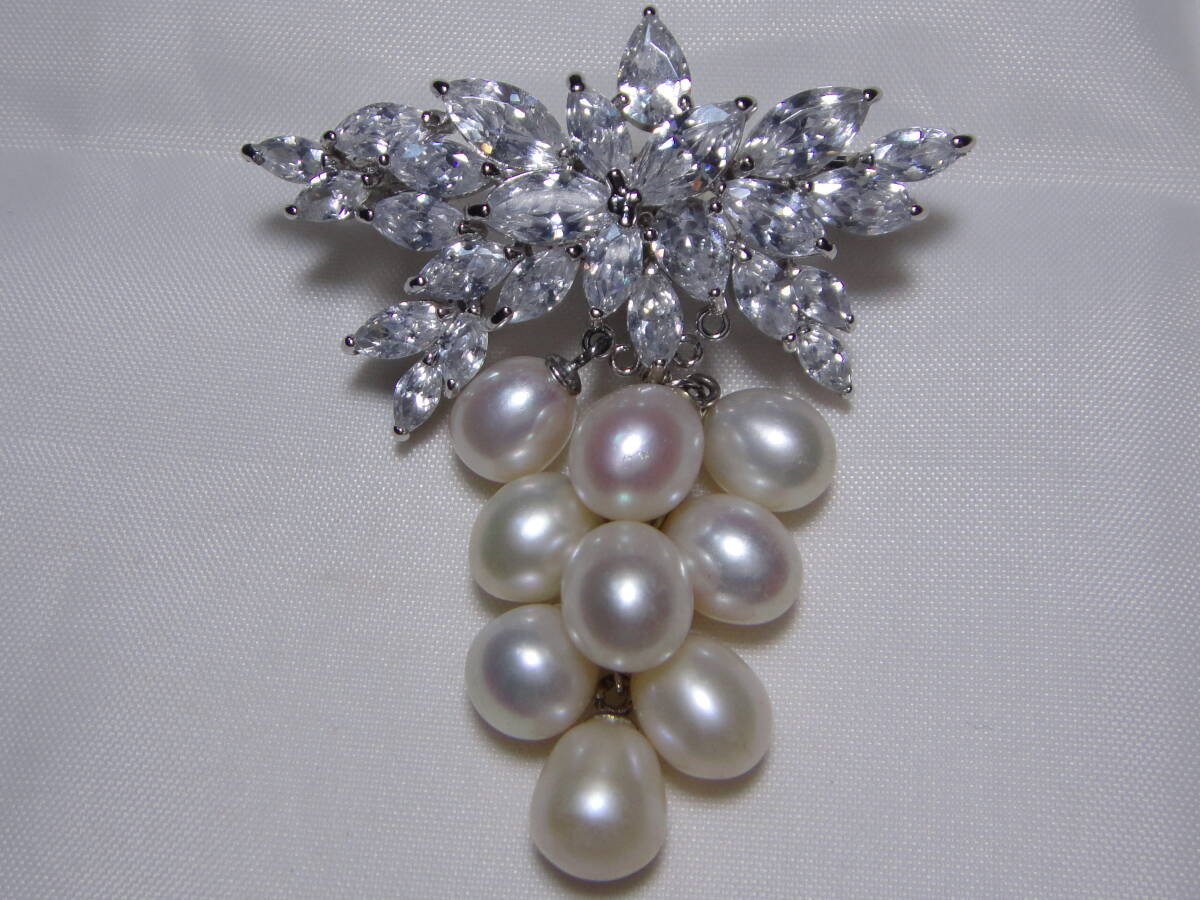 本真珠 本パール 淡水パール ブローチ兼ネックレストップ兼ストラップ キラキラ 読めない刻印 ブランド物 ヴィンテージ D655_画像1