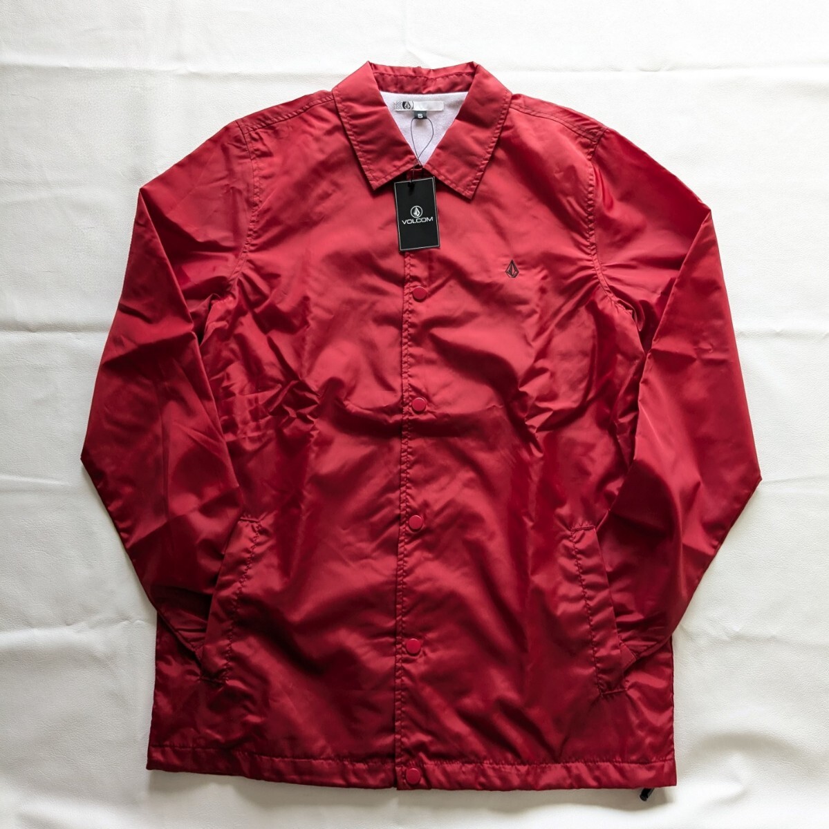 新品 VOLCOM コーチジャケット 未使用 ボルコム ナイロンジャケット S 赤_画像2