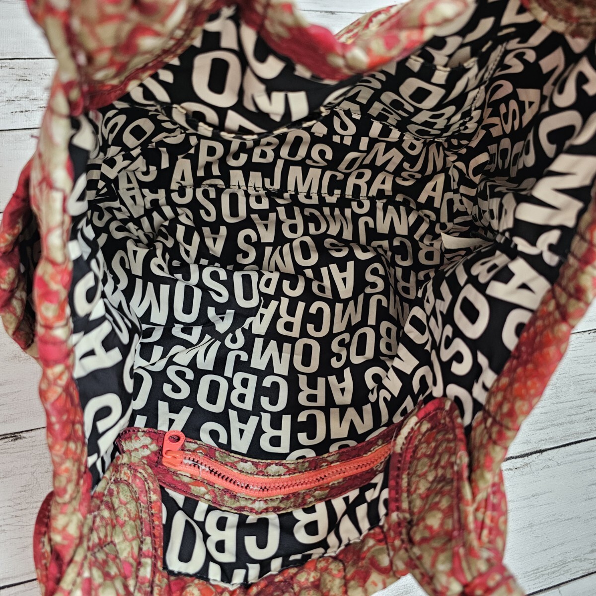 S■ MARC BY MARC JACOBS マークバイマークジェイコブス レディース 総柄 トートバッグ ハンドバッグ ロゴ 赤 レッド A4収納可 かばん_画像8
