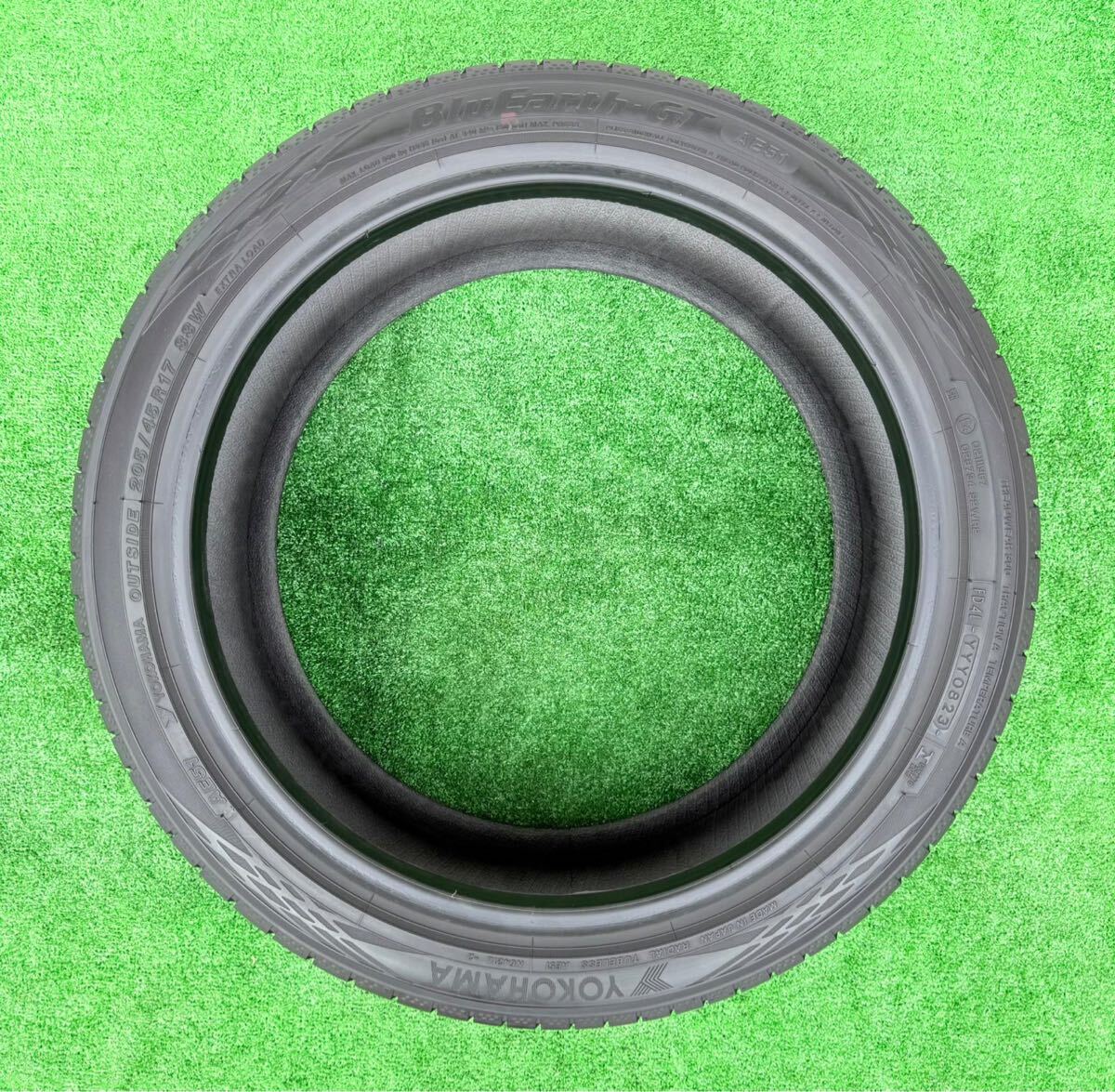 Yokohama BluEarth gt.205/45R17.23 год производства. глубокий гора.4шт.@. комплект.