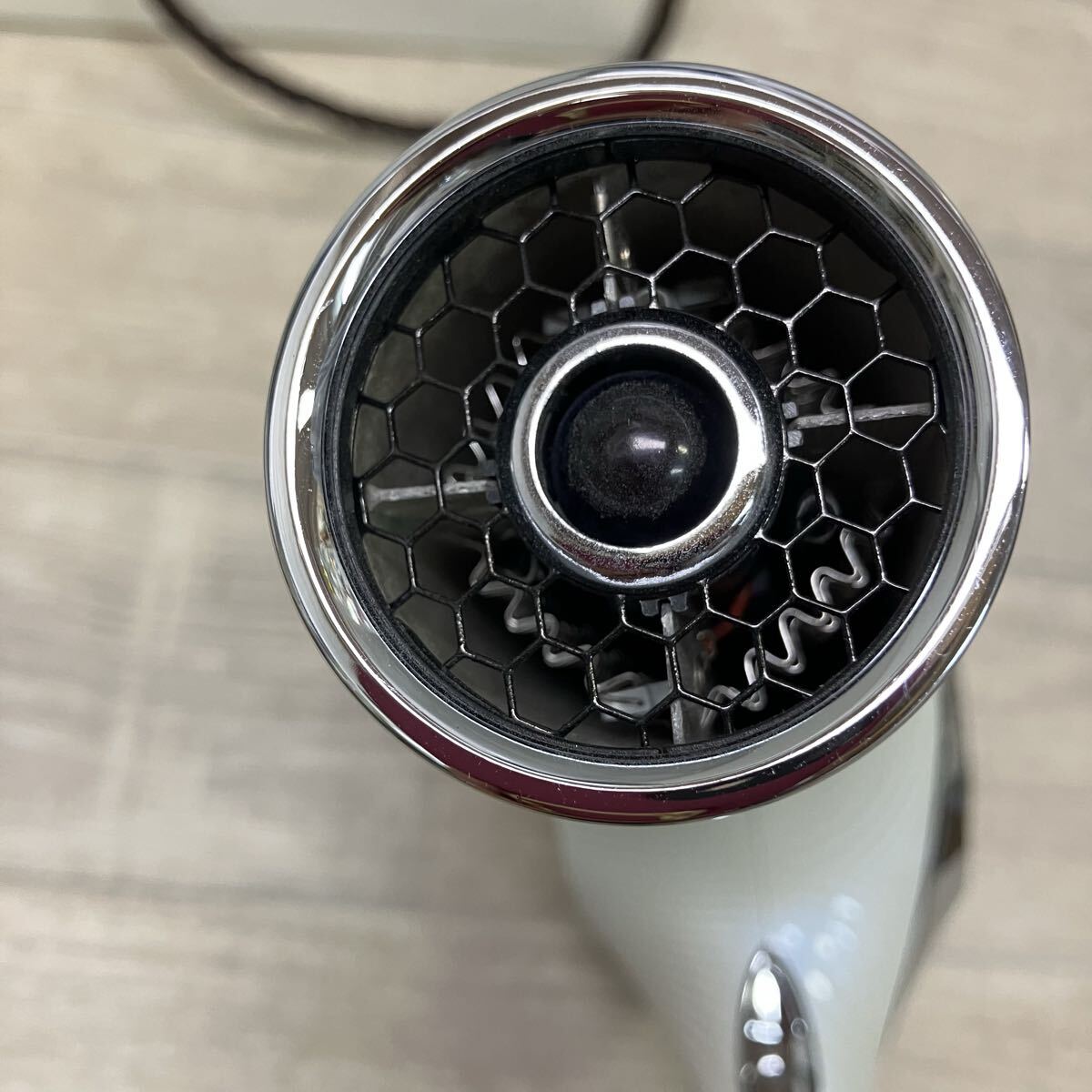 【2c341d19】ジャンク ReFa ビューテックドライヤー RE-AJ02A 2022年製品 ホワイト ドライヤー RE-AJ02A リファ_画像3