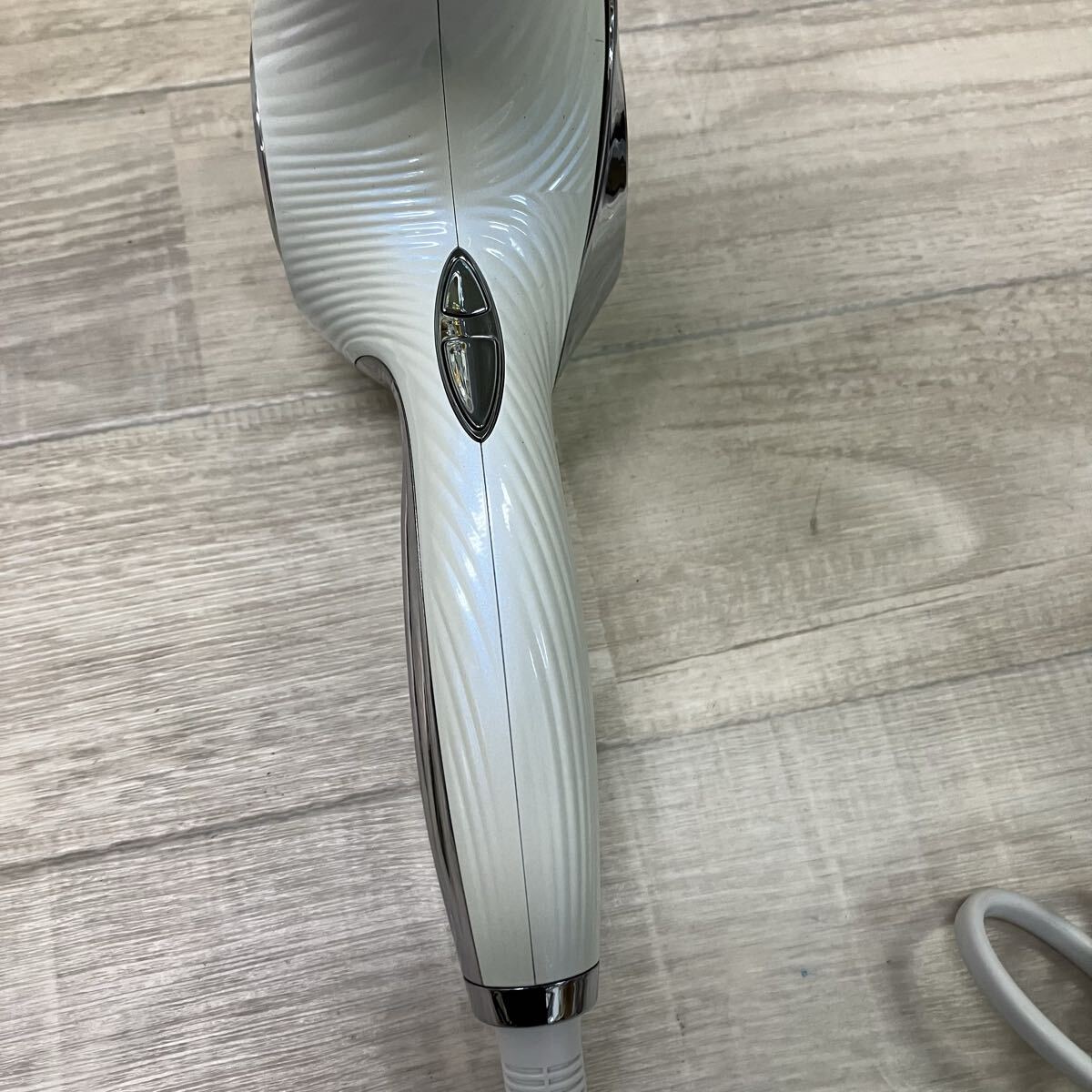 【2c341d19】ジャンク ReFa ビューテックドライヤー RE-AJ02A 2022年製品 ホワイト ドライヤー RE-AJ02A リファ_画像5