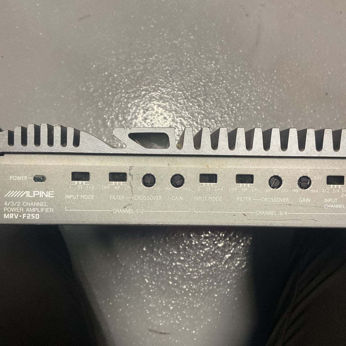 ALPINE アルパイン MRV-F250 4ch 3ch 2ch パワーアンプ カーオーディオアンプ オーディオ スピーカー ウーハーの画像3