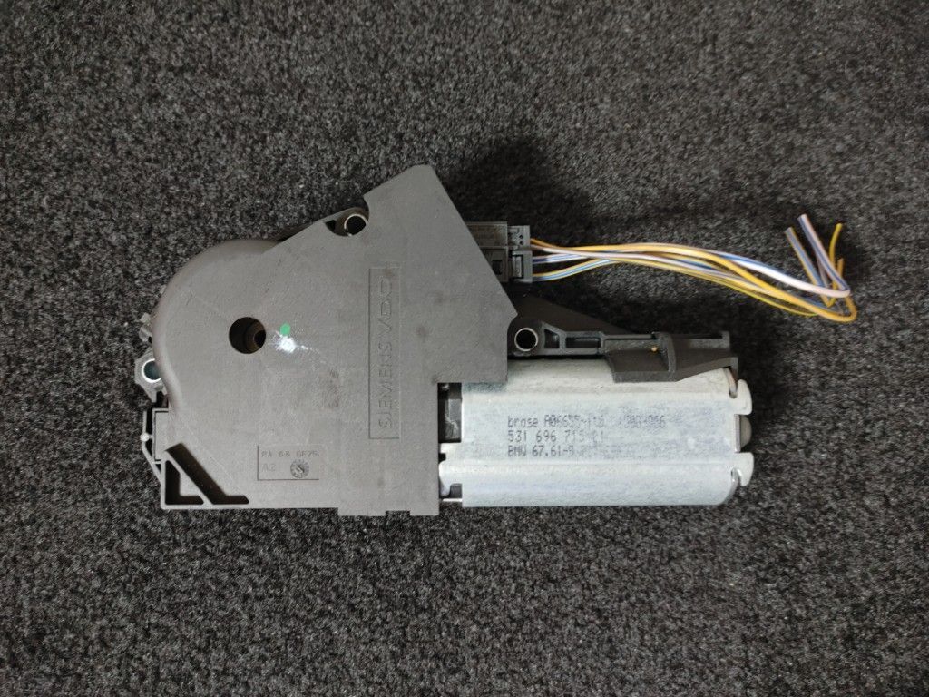 BMW 5シリーズ F11 純正 サンルーフ モーター 動作OK　y491_画像1