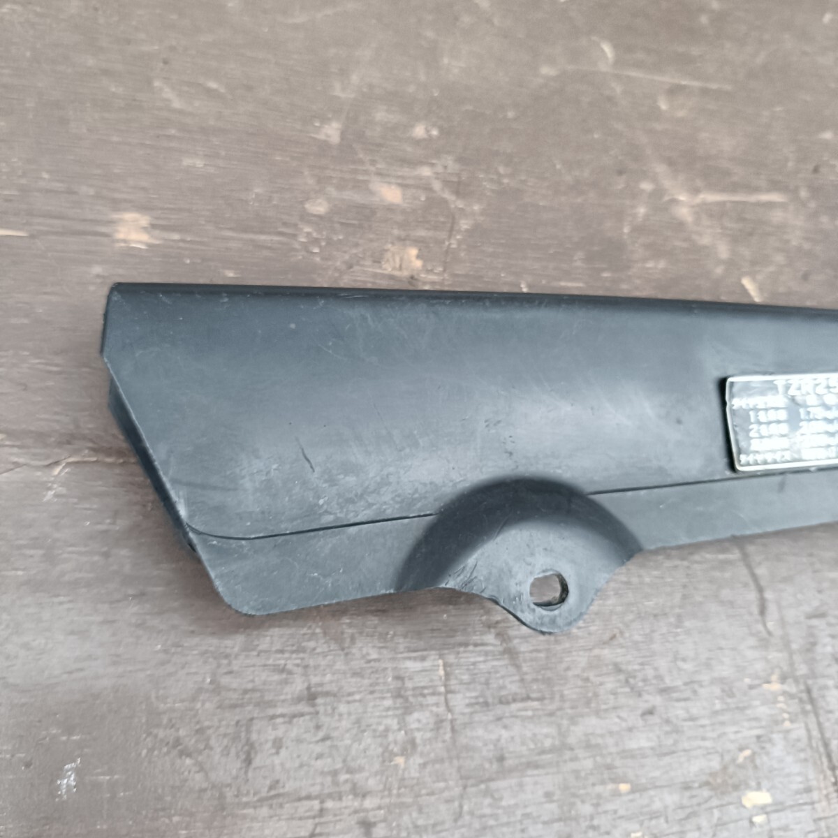 【HIRO】 YAMAHA ヤマハ TZR250 1KT 純正 チェーンカバー チェーンケース 手渡しOK 同梱OK 当時物_画像2