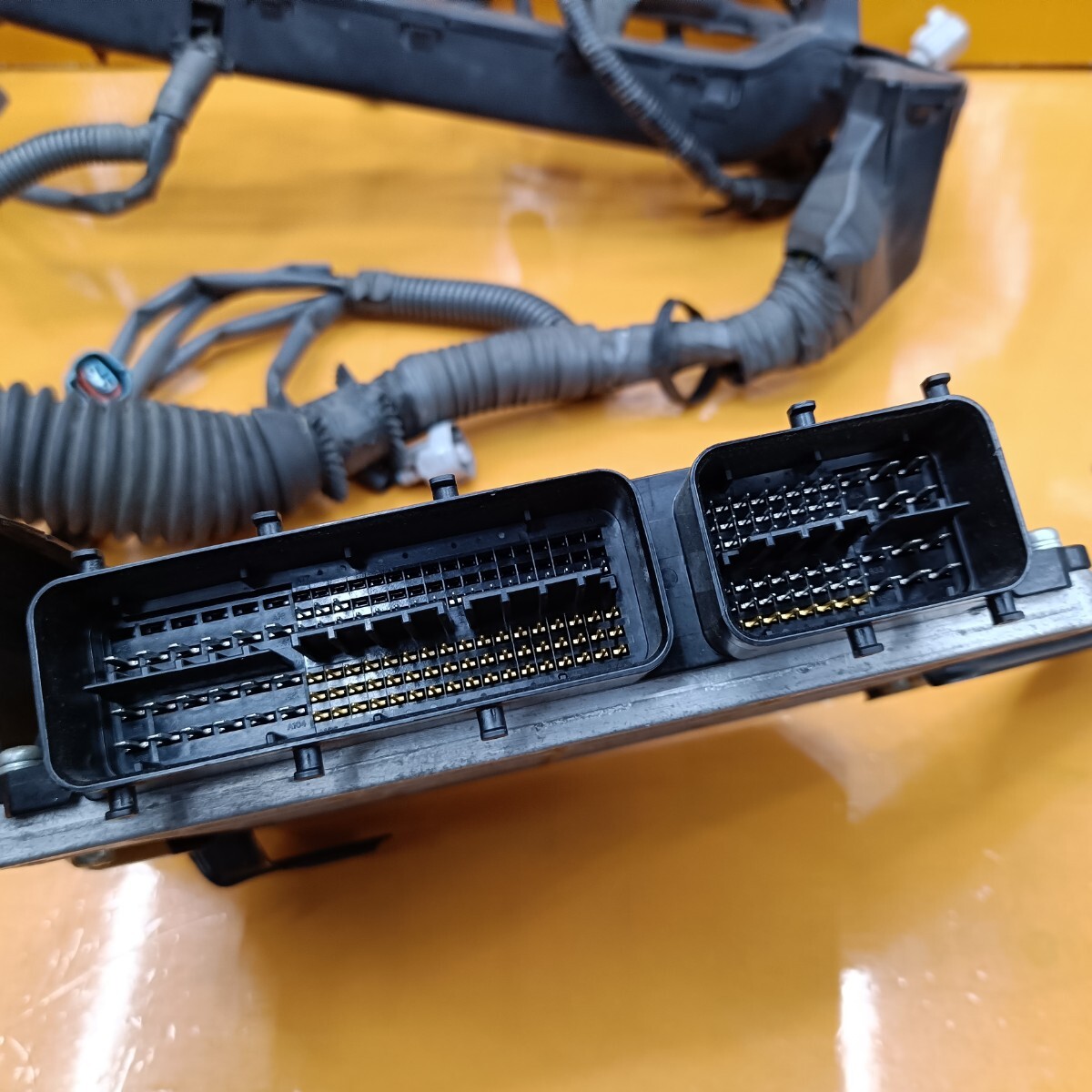 【HP】 トヨタ ヴェルファイア アルファード ANH25W 純正 エンジン コンピュータ ECU 89661-58430 実働 スマートキー付き 後期 89661-58430_画像3