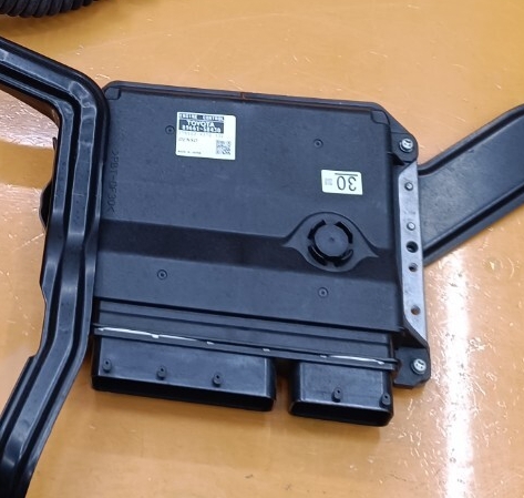 【HP】 トヨタ ヴェルファイア アルファード ANH25W 純正 エンジン コンピュータ ECU 89661-58430 実働 スマートキー付き 後期 89661-58430_画像2