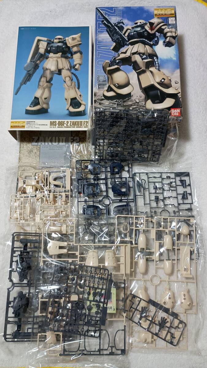 MG MS-06F2 ザクII F2型 連邦軍仕様　箱開封済　内袋未開封　_画像3