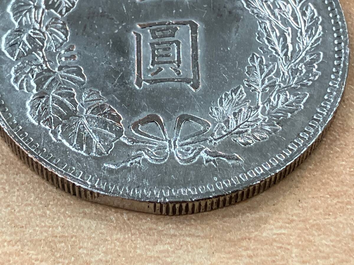 新一圓銀貨 明治36年 直径約38.40mm 厚さ約3.08mm 重量約26.68g 1円銀貨 古銭 _画像2