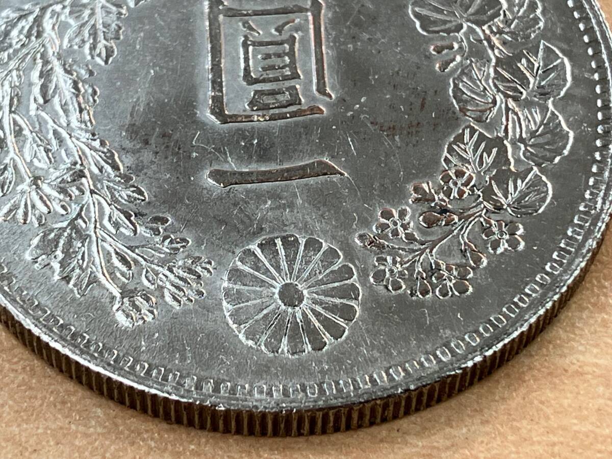 新一圓銀貨 明治36年 直径約38.40mm 厚さ約3.08mm 重量約26.68g 1円銀貨 古銭 _画像3