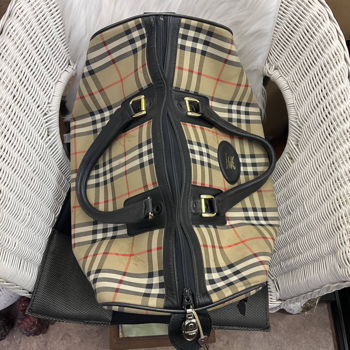 ボストンバッグ　バーバリー　中古品　旅行用　鍵付き　_画像4