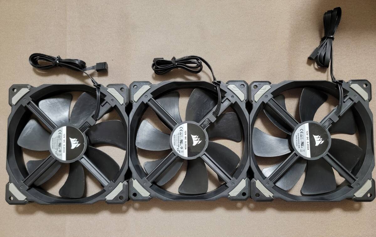 Corsair ML140 PRO 3個セット CO-9050045-WW 14cm PWM制御 2000回転 動作OK_画像2