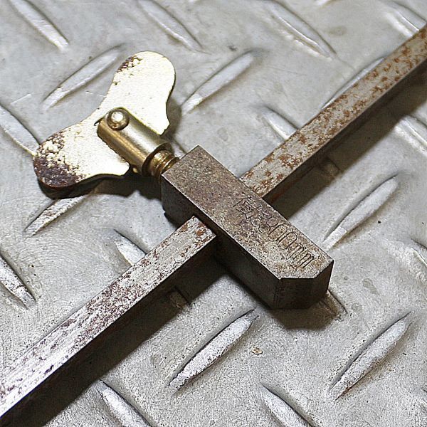 【新潟発】KEIBA 締ハタ 300mm 8本セット 締ハタガネ クランプ 大工道具 木工締具 大工 建築 DIY 作業工具 木材接合 接合 固定 工具 中古の画像4