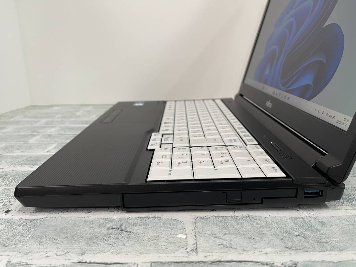 富士通 LIFEBOOK A5513/RX 2024年10月発表モデル Intel Core i5-1335U メモリ16GB+SSD256GB+DVD 顔認証 15.6型FHD Win11 送料無料 N7J1143_画像4