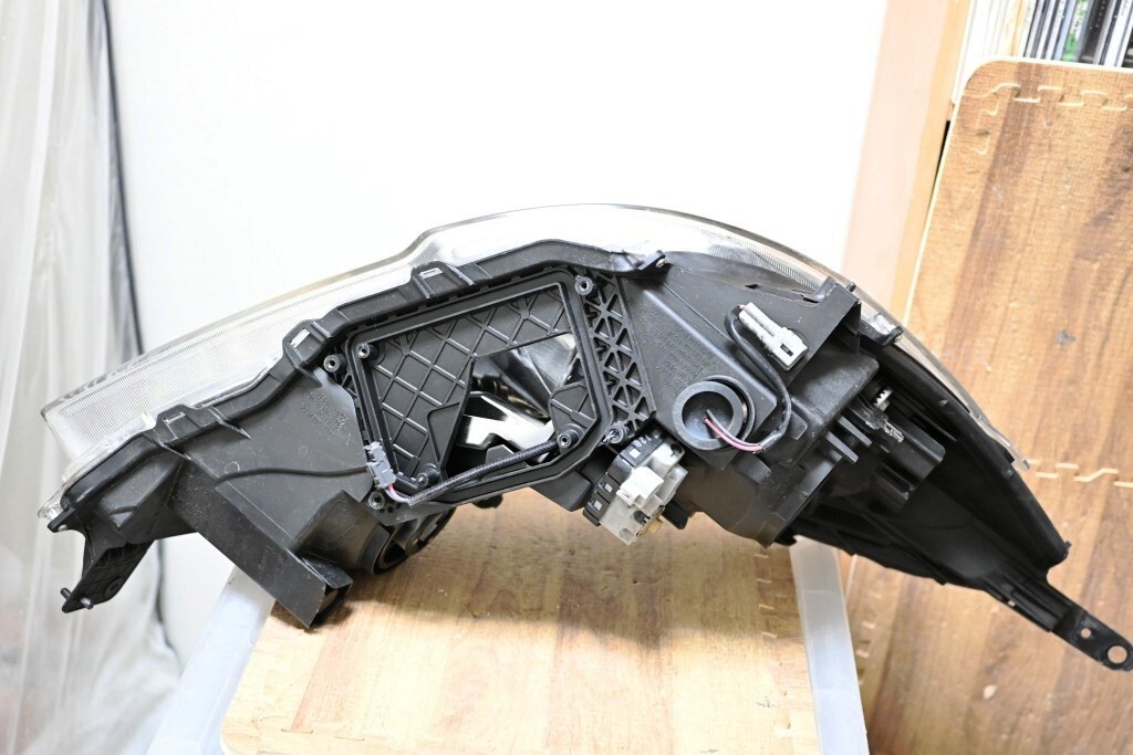 100円売切り SUBARU スバル レガシィ BM9 BR9 前期 純正 ブラック HID 左側 ヘッドライト KOITO 100-20061 5N　_画像8