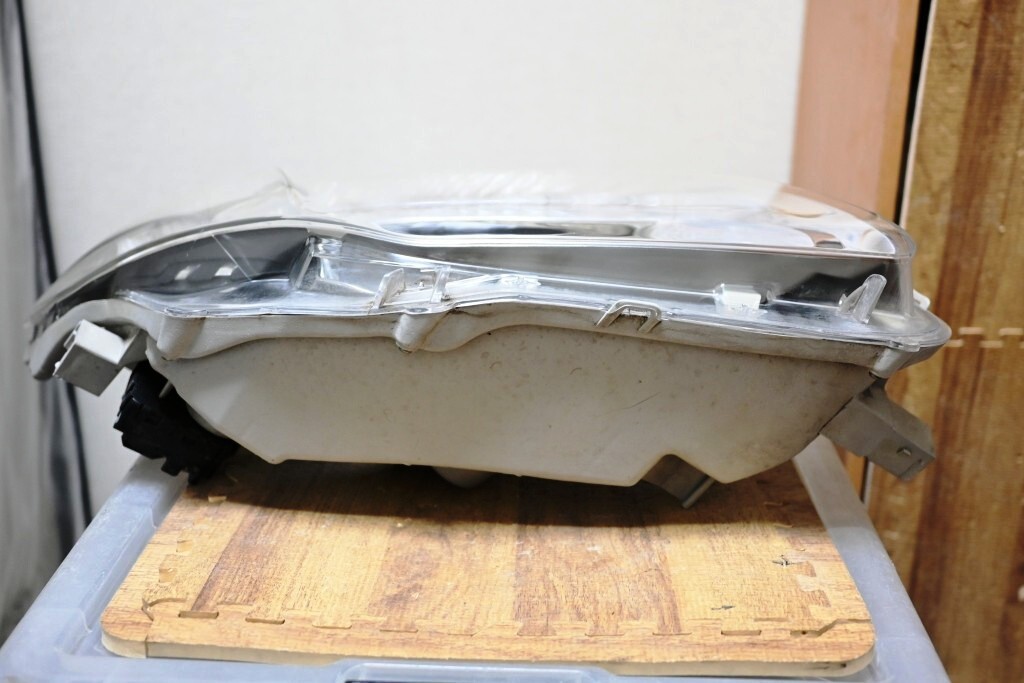 美品 TOYOTA NZE141 NZE144 ZRE142 ZRE144 トヨタ カローラ アクシオ フィールダー 純正 ハロゲン 右側 ヘッドライト KOITO 12-511 ア_画像9