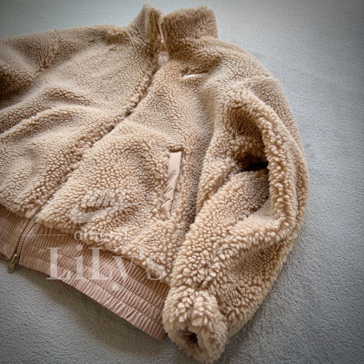 新品未使用　NIKEボアジャケット　Ｓサイズ　ベージュ　スウォッシュ　SWOOSH フルジップ ナイキ フリース　DR5629_画像3