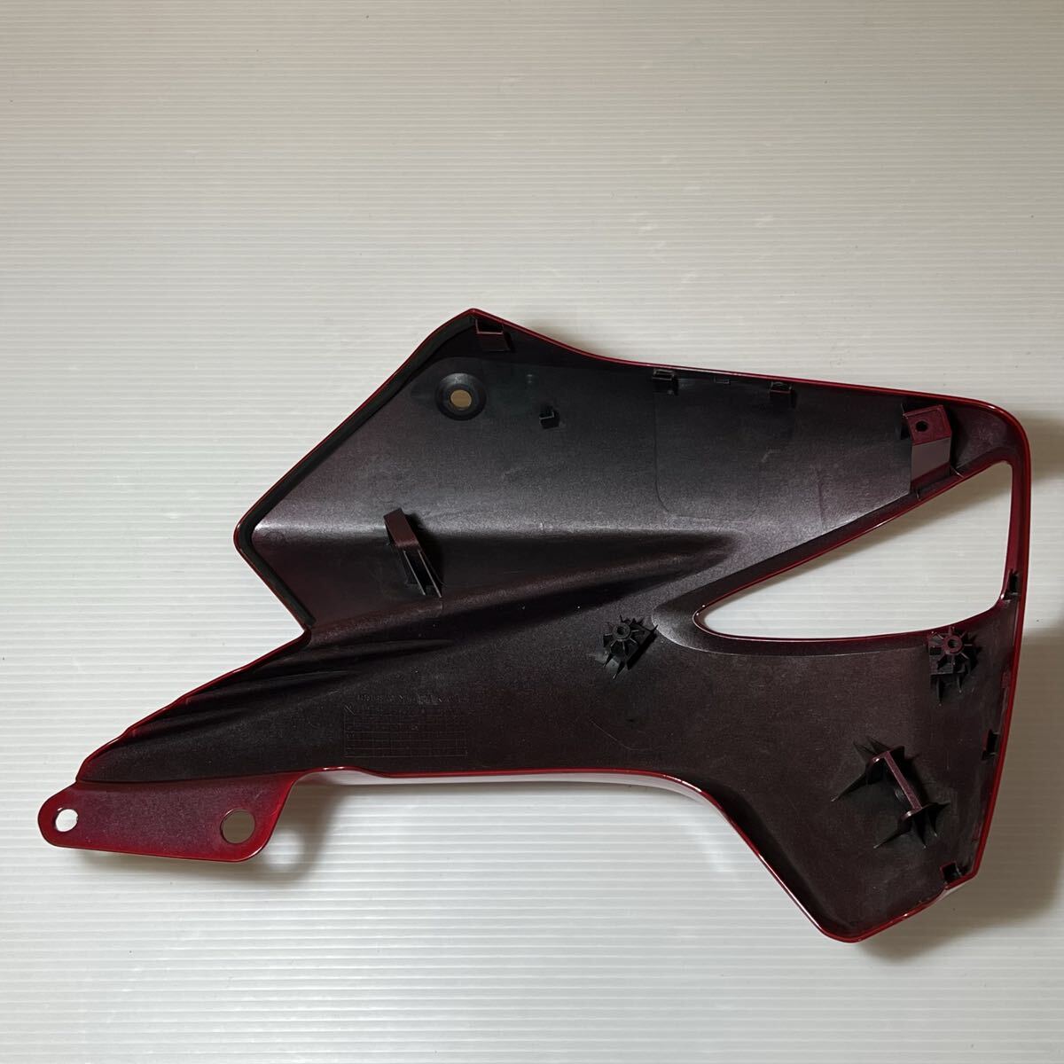 スズキ INAZUMA GW250 フューエルタンクカバー 44181-48H00 44181-48H00-PDD 純正 中古 バイク部品_画像8