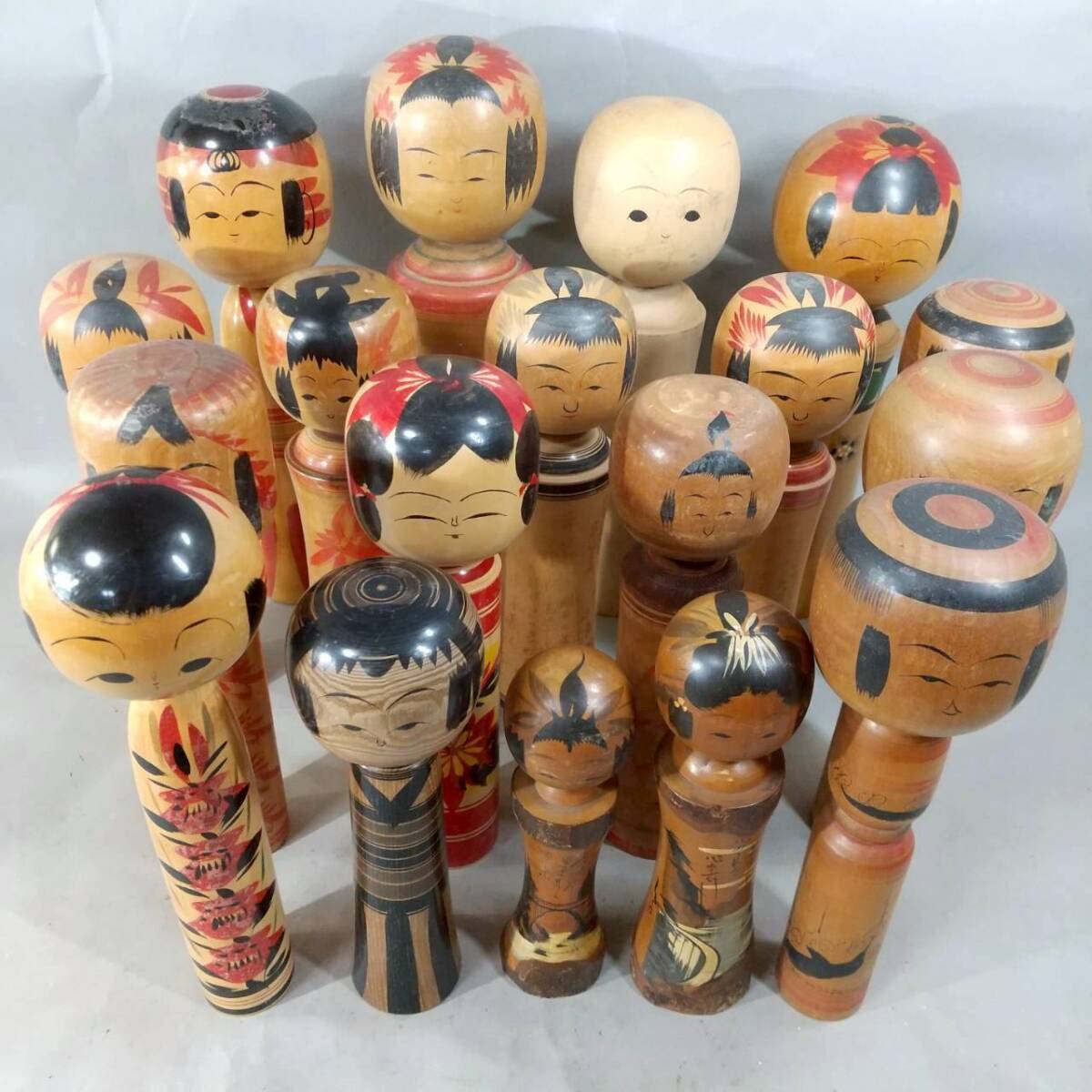 B2192 伝統こけし まとめて18点大量 佐藤辰雄 希三 優良県産品 清原たかお 佐藤俊雄 森谷和男 高橋精志 鉄園 高橋武蔵 岡崎才吉 同梱不可_画像1