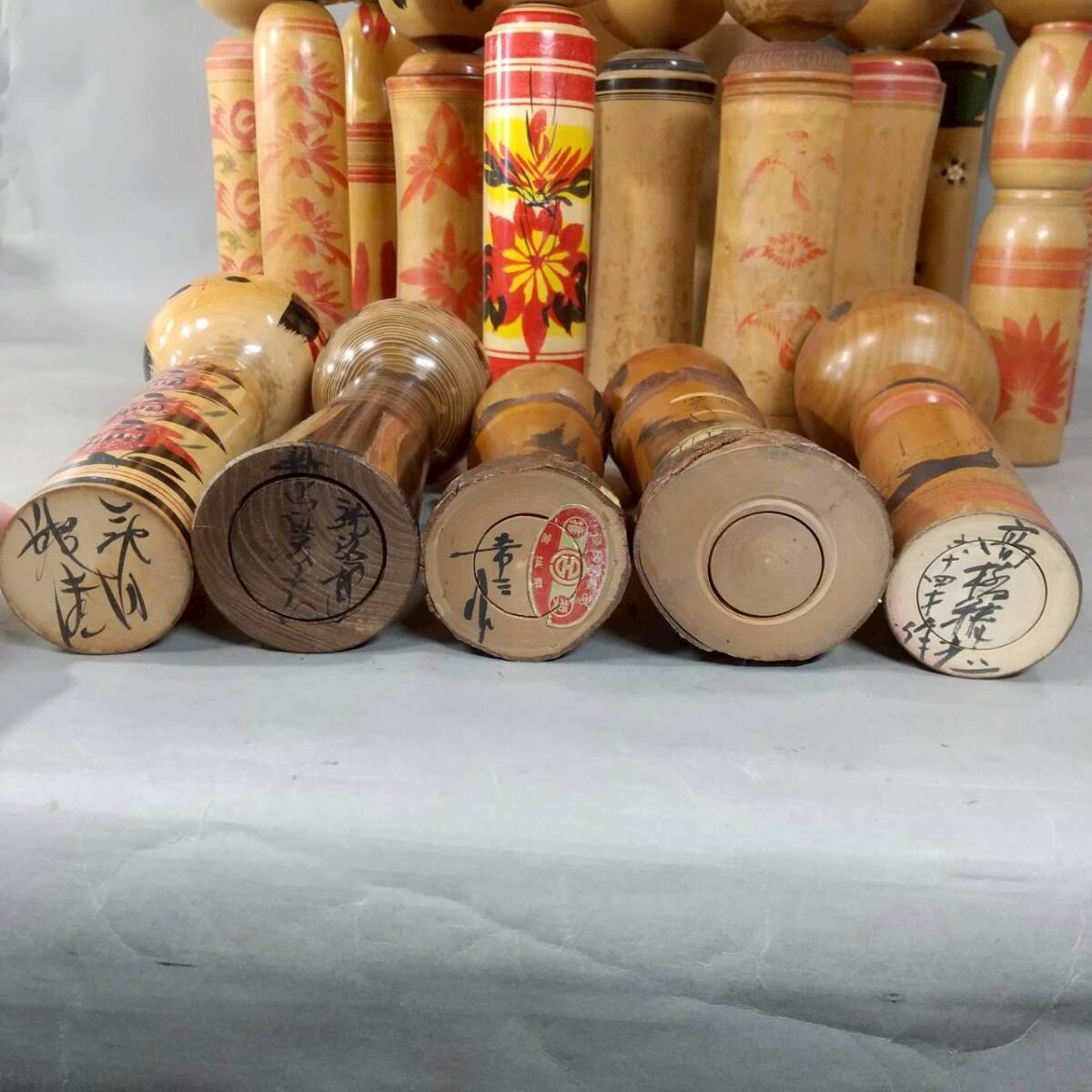 B2192 伝統こけし まとめて18点大量 佐藤辰雄 希三 優良県産品 清原たかお 佐藤俊雄 森谷和男 高橋精志 鉄園 高橋武蔵 岡崎才吉 同梱不可_画像3