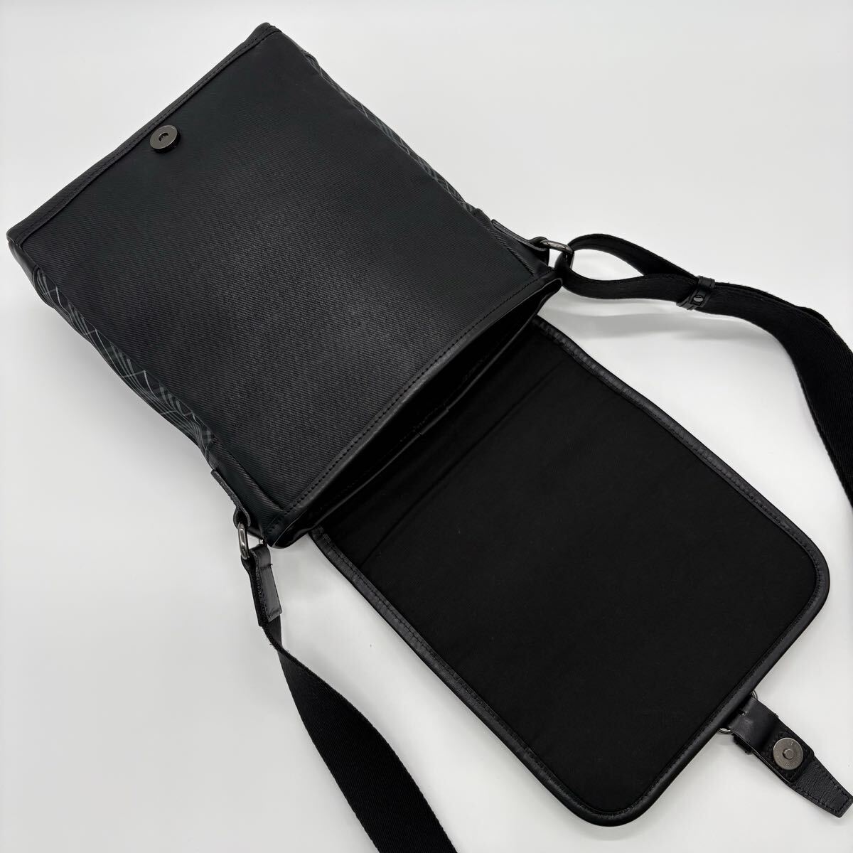 美品 BURBERRY BLACK LABEL バーバリーブラックレーベル ショルダーバッグ メンズ ノバチェック 斜め掛け ナイロン レザー ブラック 黒_画像8