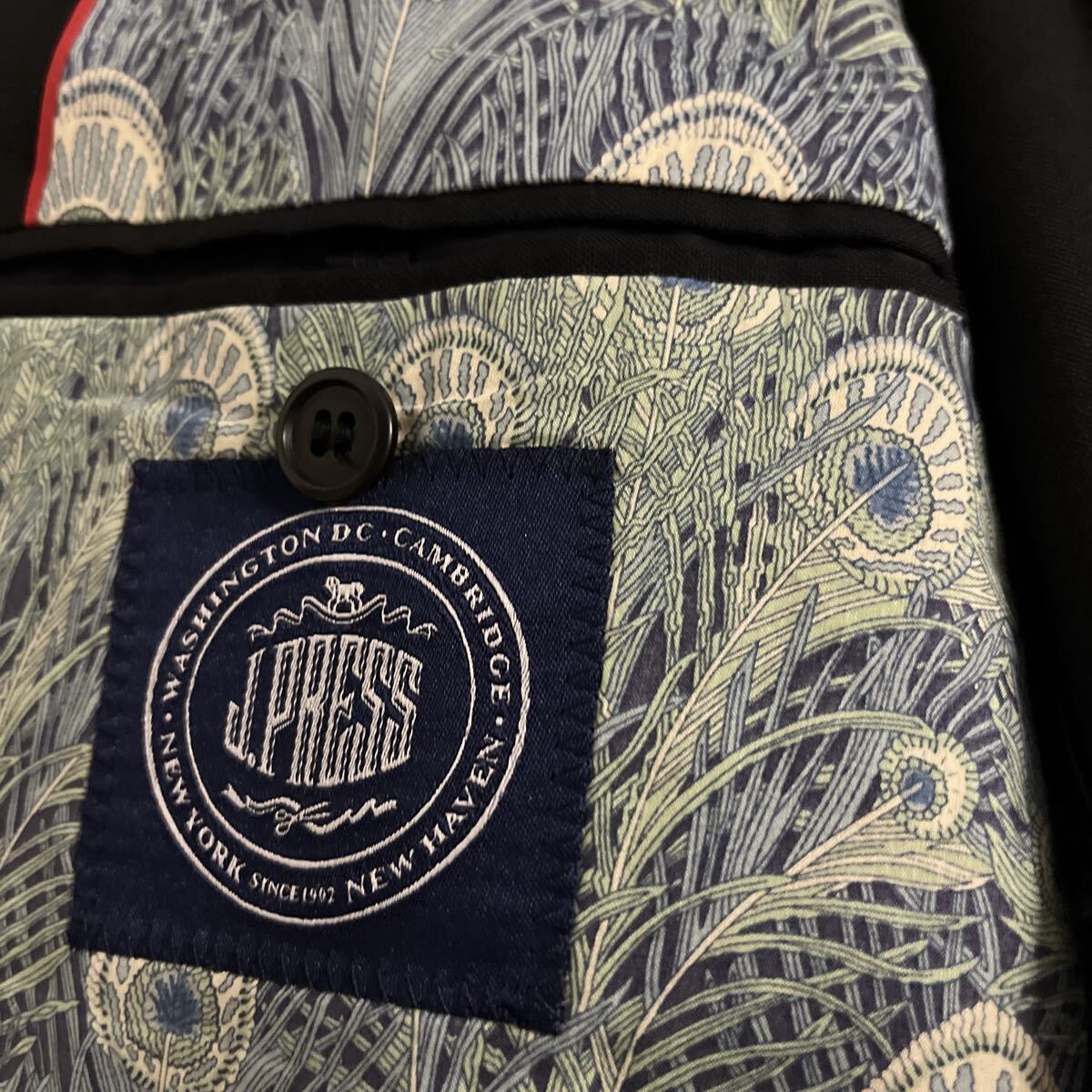 クリーニング済み J.PR E S S PR ESS CLU S IV E 春秋用ビジネスジャケット濃紺 裏地が素敵です ネイビー 金ボタン_画像3