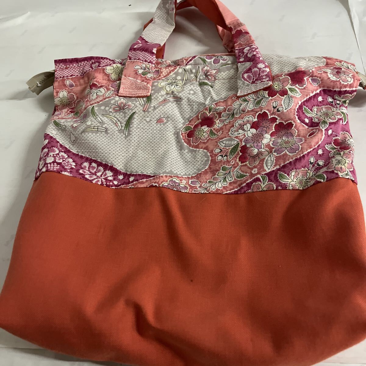 おばあちゃんのハンドメイド作品　着物の生地使用のバッグ(ファスナー付き) トートバッグ 着物リメイク_画像1