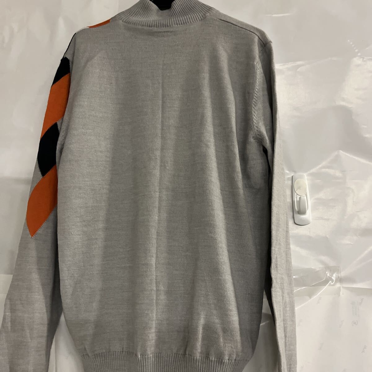 新品保管品　Munsingwear wool50%アクリル50%裏地付きメンズセーターL Lサイズ グレー_画像2