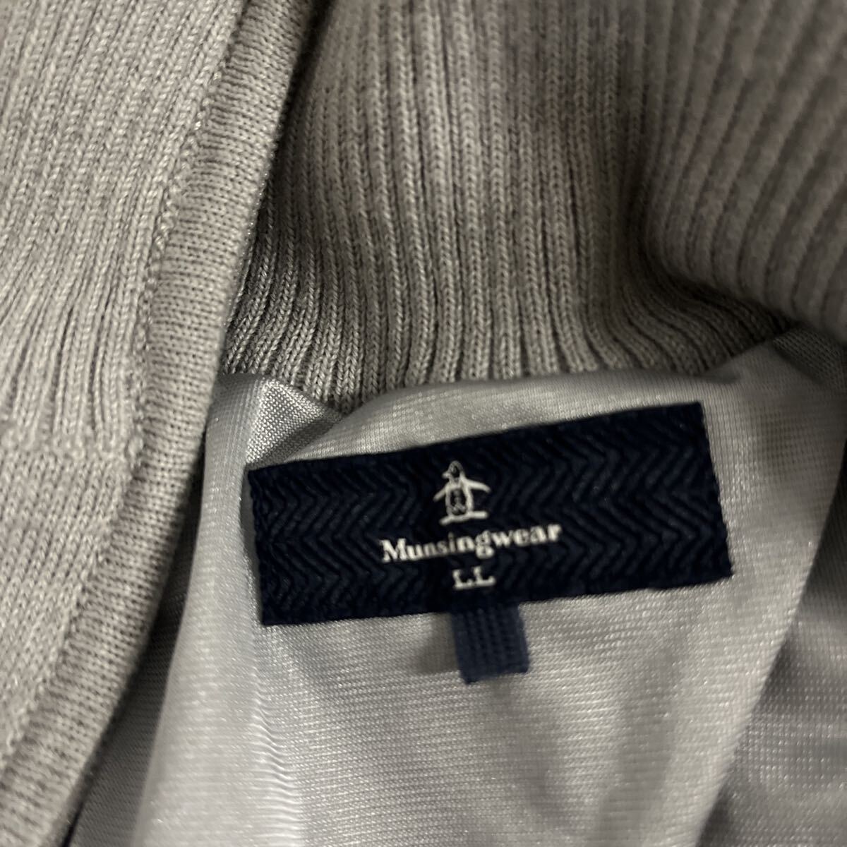 新品保管品　Munsingwear wool50%アクリル50%裏地付きメンズセーターL Lサイズ グレー_画像4
