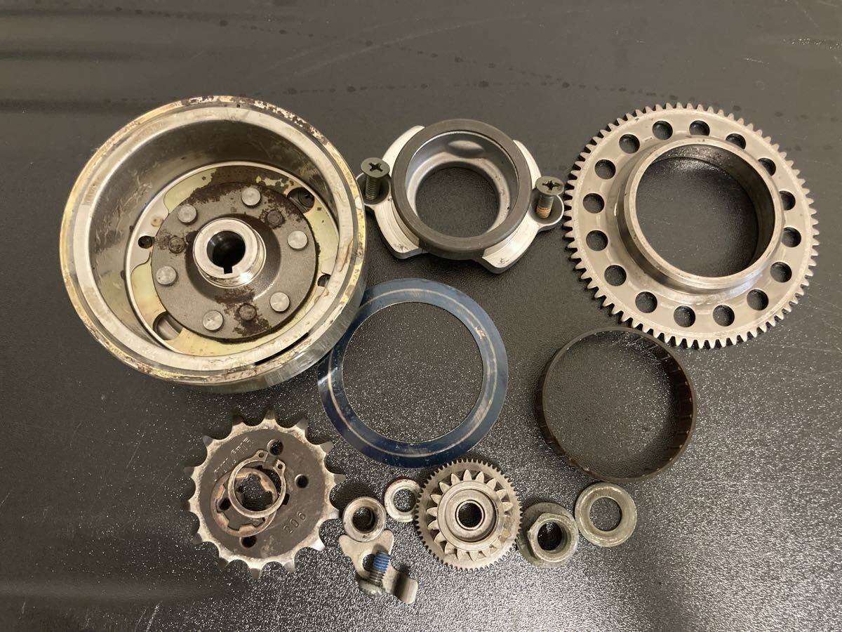 RZ50 YAMAHA 純正 フライホイール セルギア スプロケット ヤマハ RA01J RA02J _画像1