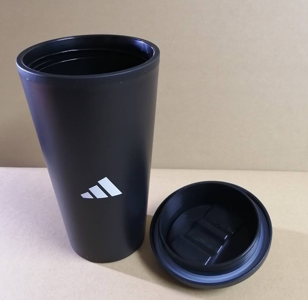 新品・非売品★ダブルウォールタンブラー（480ml）【adidas・アディダス（黒）】_画像6