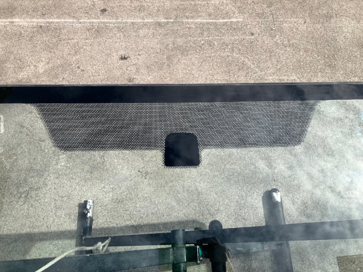 トヨタ 210 220 ハイエース レジアスエース ワイド　フロントガラス 純正　使用傷あり/ 56101-26022 / TRH214W TRH221K TRH226K 200系_画像4