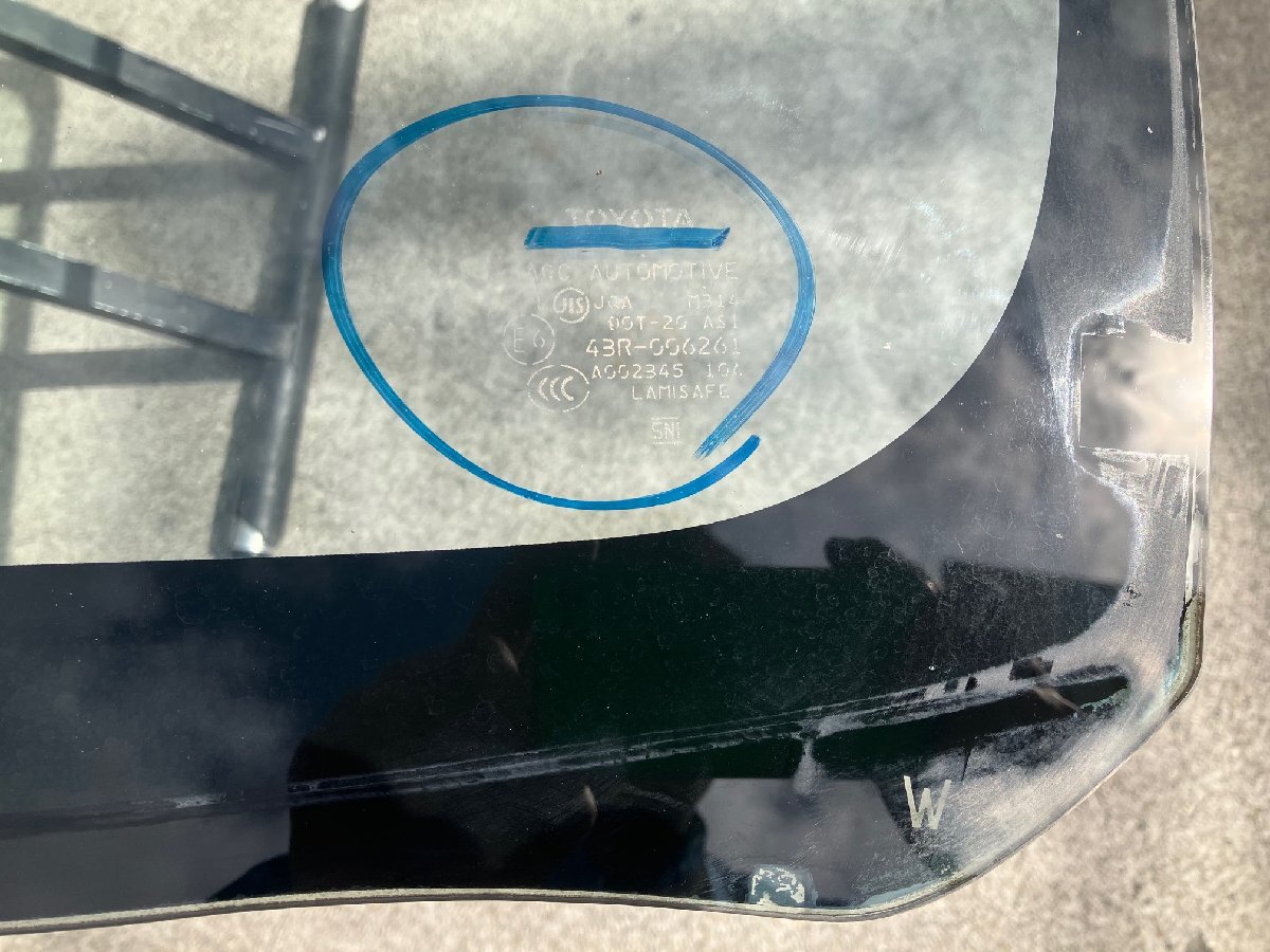 トヨタ 210 220 ハイエース レジアスエース ワイド　フロントガラス 純正　使用傷あり/ 56101-26022 / TRH214W TRH221K TRH226K 200系_画像6