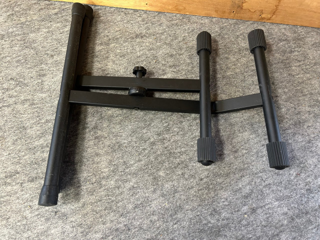 ギターアンプ用スタンドの中古品_画像3