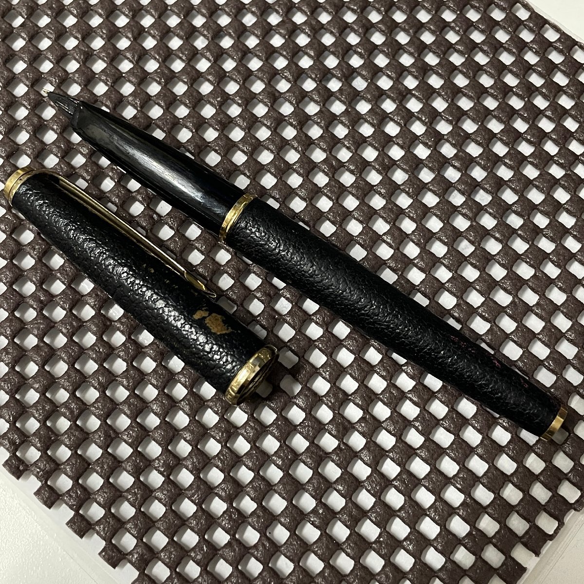 【41】PURATINAM プラチナ 万年筆 ブラック ショート 黒×金 ペン先 750 金 18K 18金 中古 筆記用具 ペン 中古_画像3