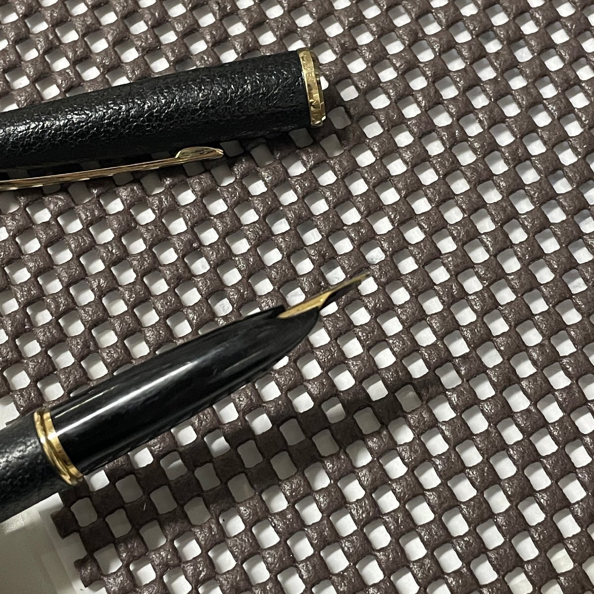【41】PURATINAM プラチナ 万年筆 ブラック ショート 黒×金 ペン先 750 金 18K 18金 中古 筆記用具 ペン 中古_画像7