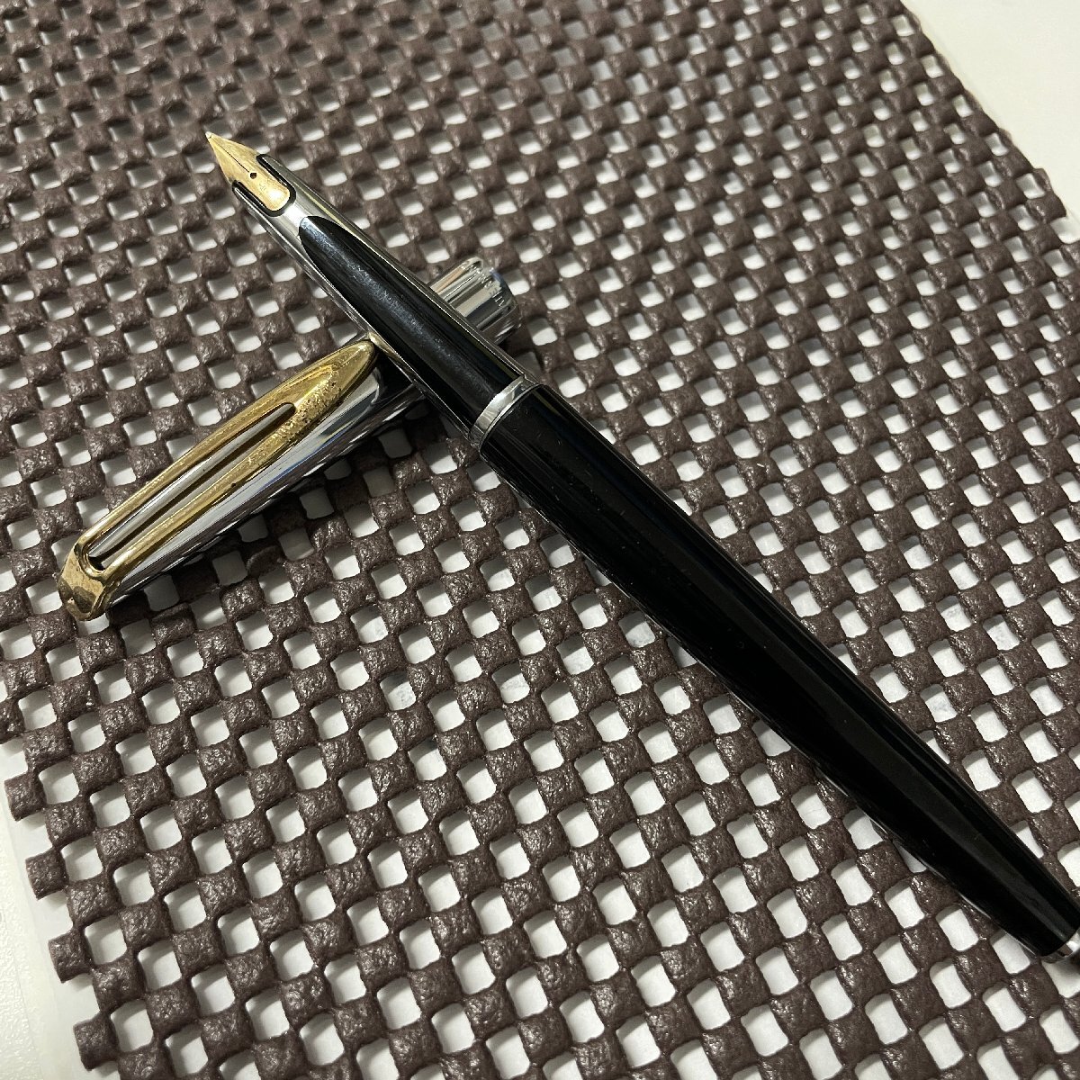 【41】WATERMAN ウォーターマン 万年筆 ブラック ショート 黒×金 ペン先 585 金 14K 14金 中古 筆記用具 ペン 中古_画像1
