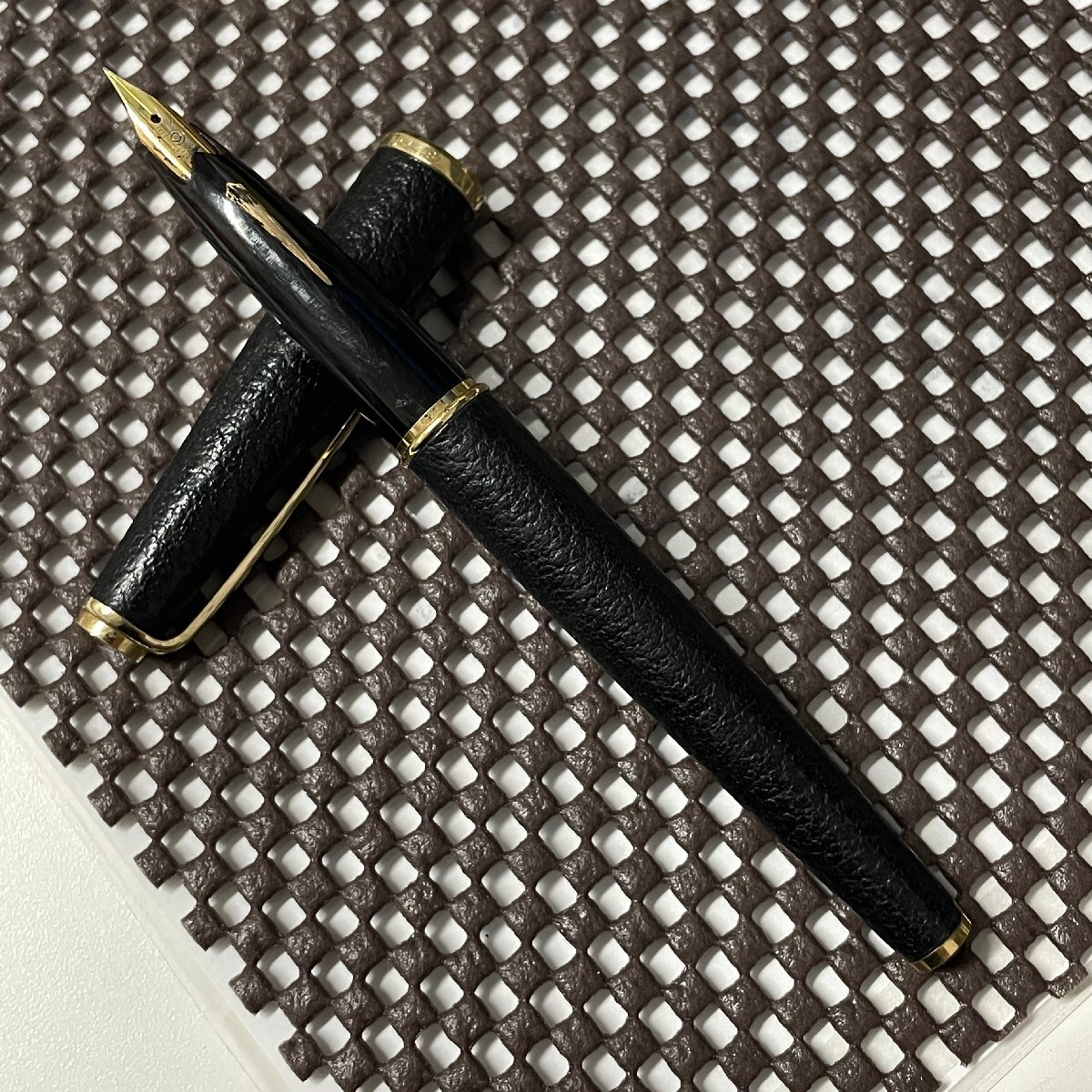 【41】PURATINAM プラチナ 万年筆 ブラック ショート 黒×金 ペン先 750 金 18K 18金 中古 筆記用具 ペン 中古_画像1