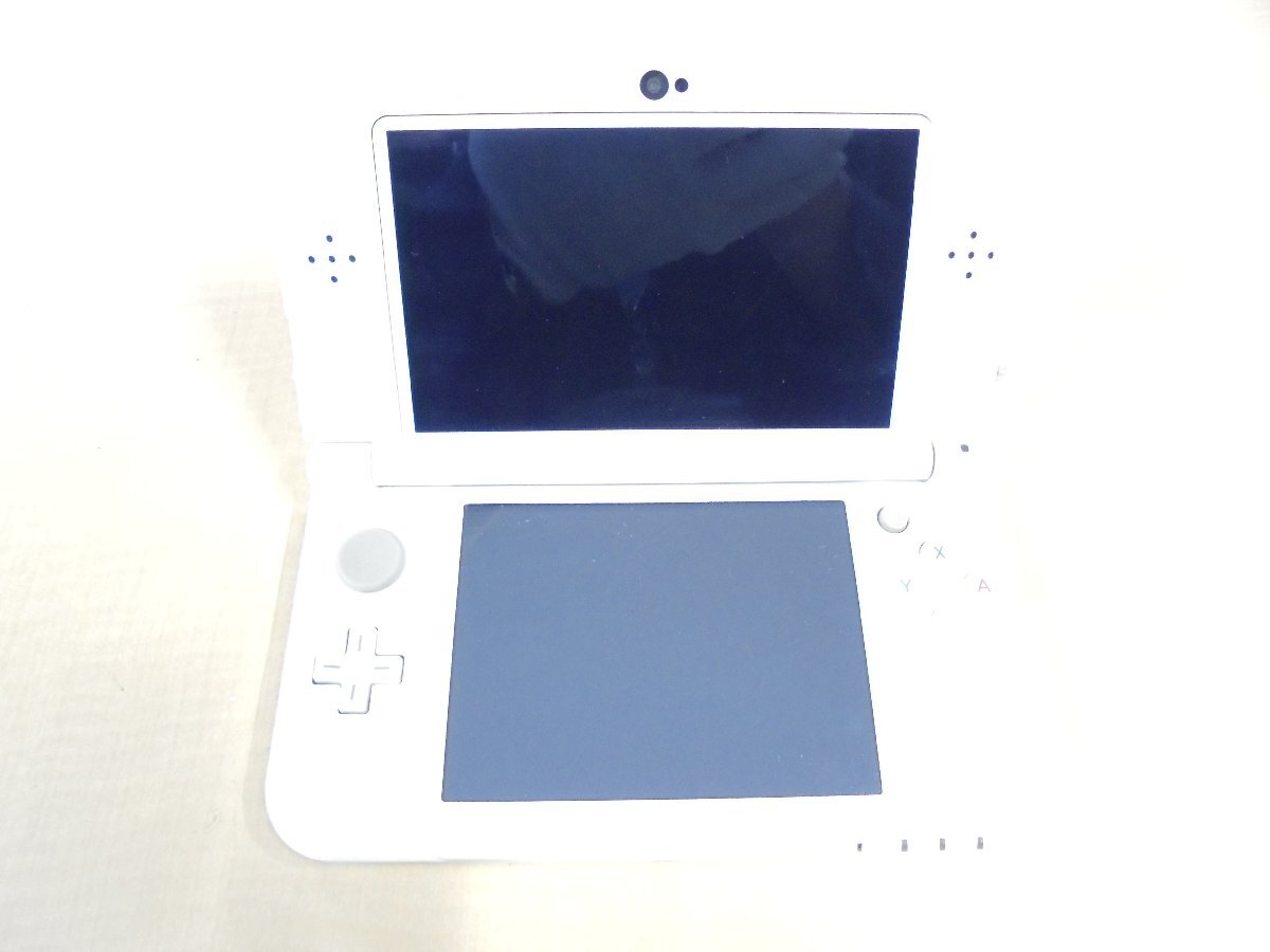 【80】1円～NINTENDO 任天堂 new NINTENDO 3DS LL ホワイト RED-001 キズ 汚れ タッチペンなし カセット1個付き 動作未確認 ジャンク扱い_画像2