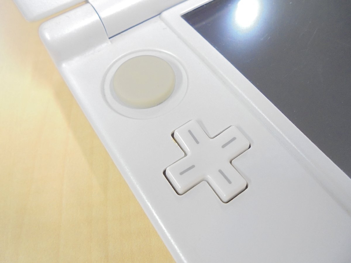 【80】1円～NINTENDO 任天堂 new NINTENDO 3DS LL ホワイト RED-001 キズ 汚れ タッチペンなし カセット1個付き 動作未確認 ジャンク扱い_画像5