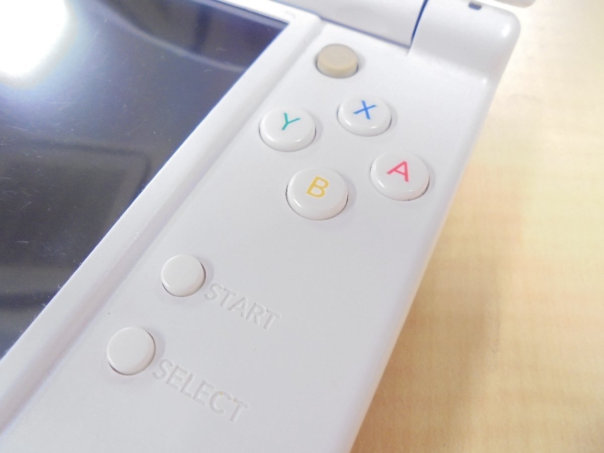 【80】1円～NINTENDO 任天堂 new NINTENDO 3DS LL ホワイト RED-001 キズ 汚れ タッチペンなし カセット1個付き 動作未確認 ジャンク扱い_画像6