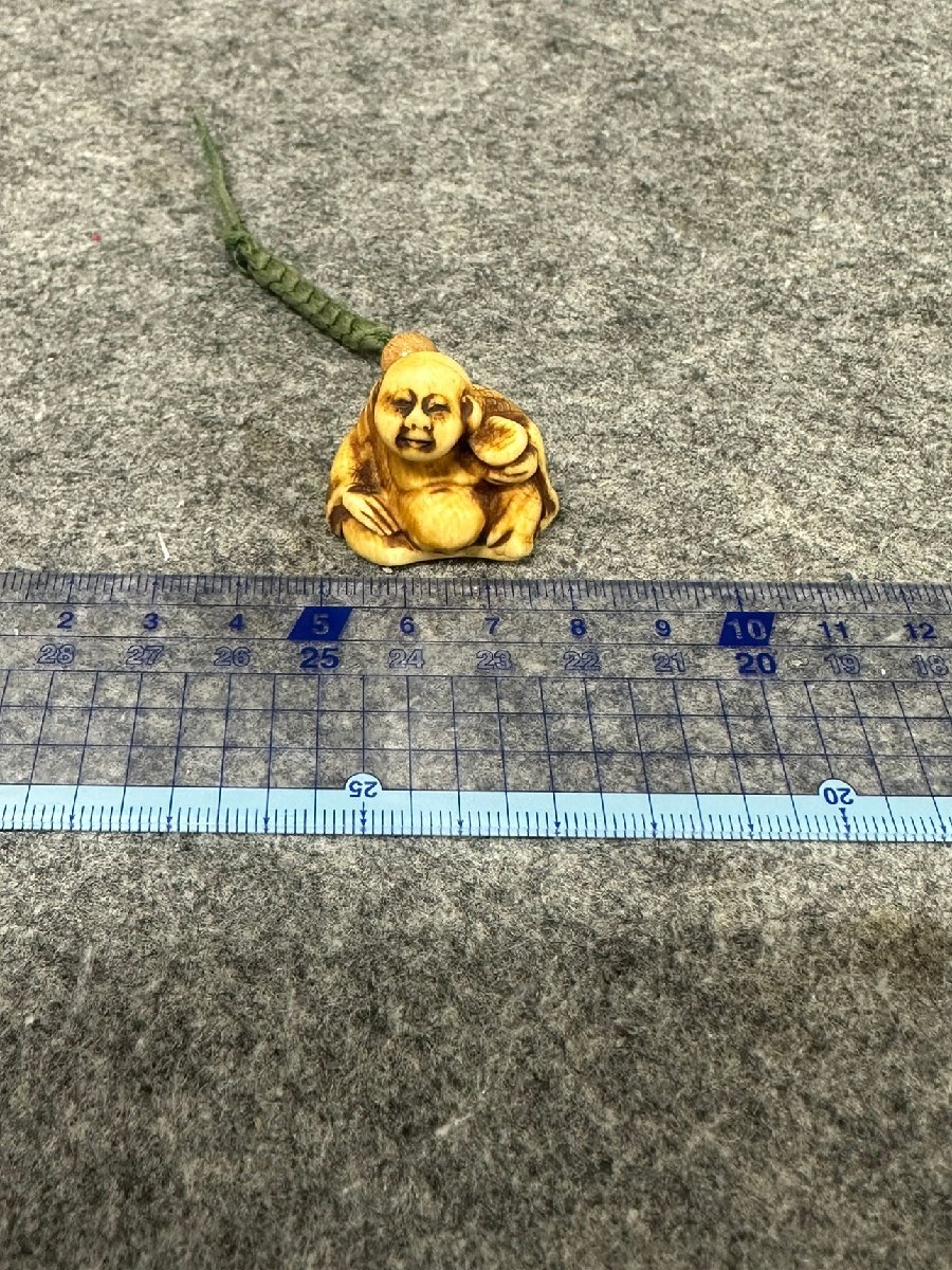 【31】根付 詳細不明 骨董 伝統工芸 長期保管品 分かる方 銘あり_画像7