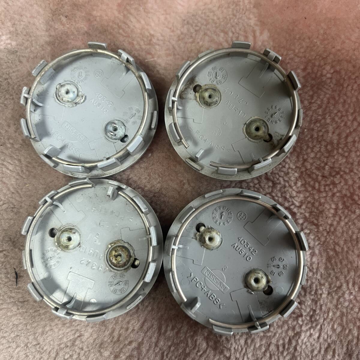 C164-24★日産ステージア・セレナなど純正54mmセンターキャップ4個 ウィングロード キューブ ティーダ 40342 AU510 スカイライン_画像3