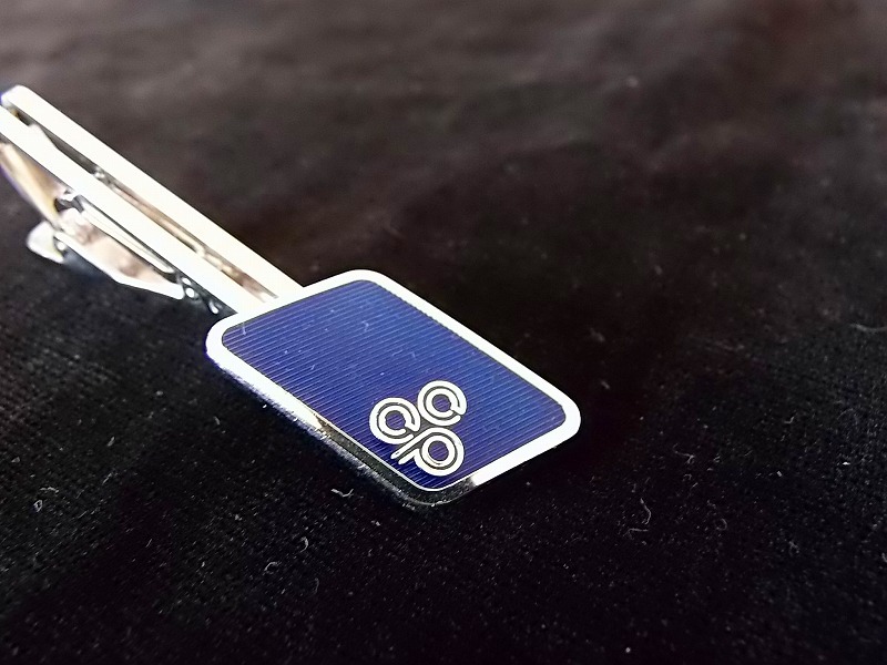 古い タイ留め（タイクリップ）◆企業のマーク入りですが会社名不明■長さ55㎜/重さ10g ■亡父が持っていたもの ★擦れ・小疵 ■送料￥140_画像2