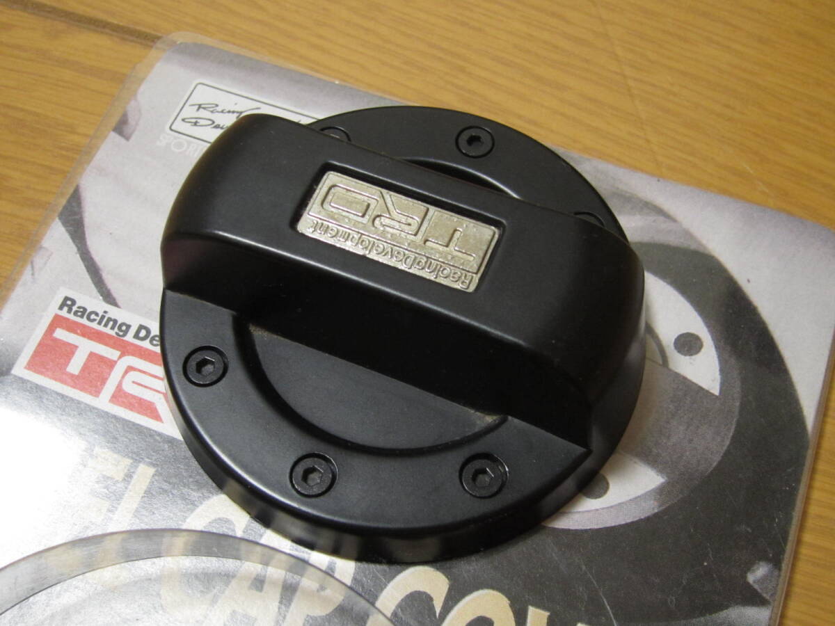 【送料無料】TRDタイプ★フューエルキャップカバー 黒 ブラック 燃料給油口ふた用カバー TOYOTA トヨタ レーシーカスタム スバルR1&R2 STI_画像4