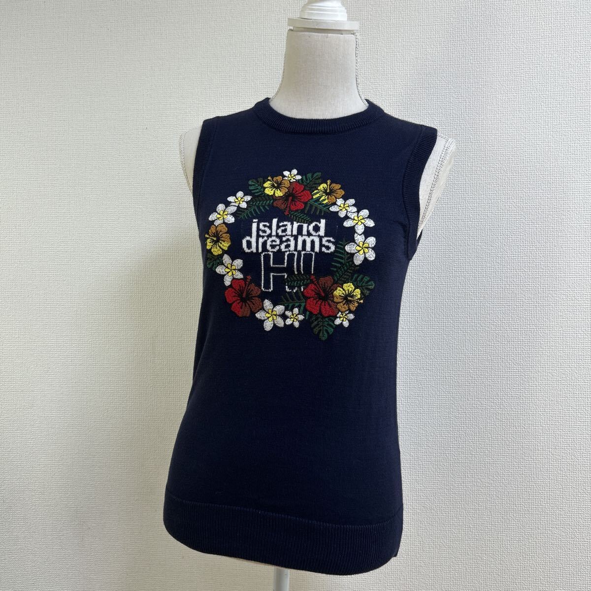 美品　Callaway キャロウェイ　ニットベスト　M レディース　ゴルフベスト 花柄 刺繍　ネイビー　紺色　ゴルフウェア　丸首 トップス_画像2