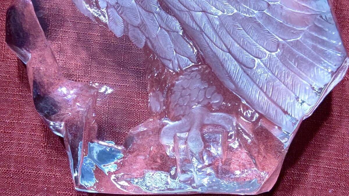 1015-3 スウェーデン製 クリスタルガラス 置物 マッツジョナサン ハクトウワシ（高さ19.5幅14.5奥行4㎝重さ2079g）_画像7