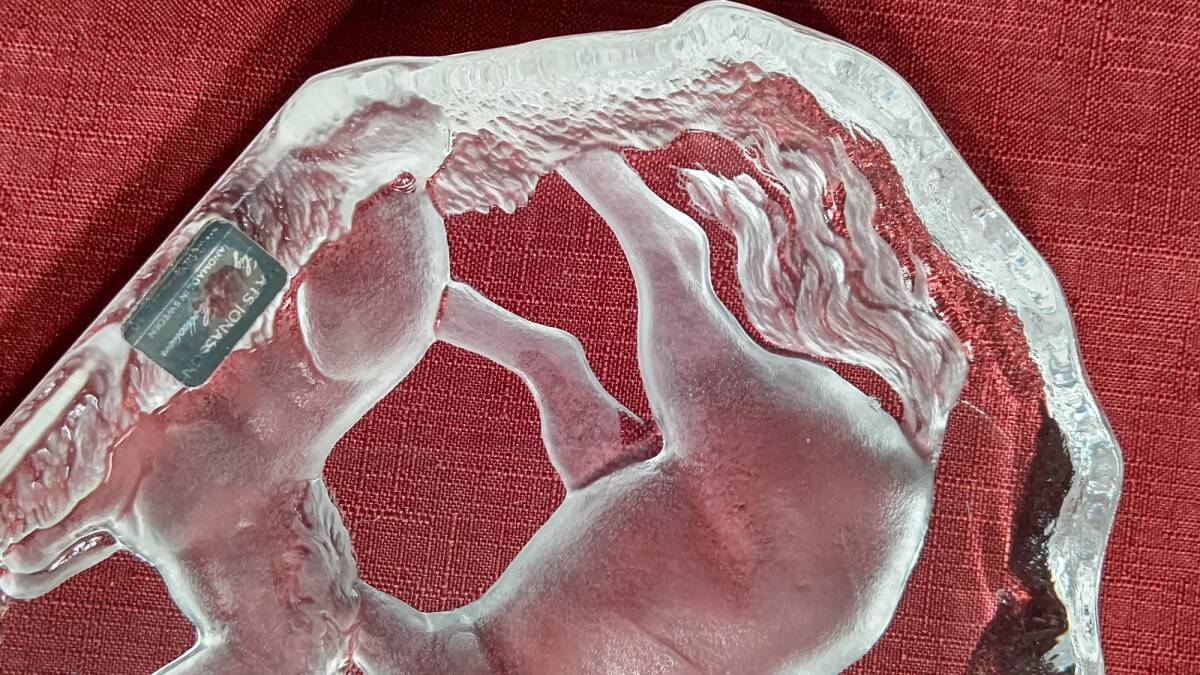 1015-4 スウェーデン製 クリスタルガラス 置物 マッツジョナサン 馬の親子(高さ15.5幅20奥行4㎝重さ2132g)_画像4