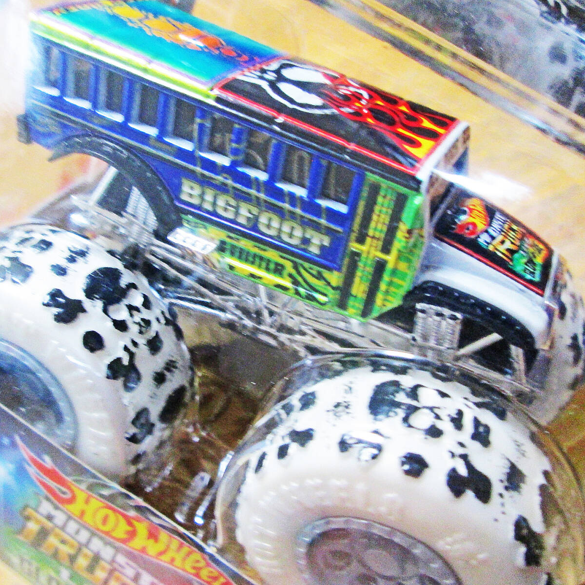 ★超入手困難 レア★Monster Trucks LIVE Show 限定 MIGHTY Crusher/スクルール バス モンスタートラック/スカル/骸骨/Bone Shaker BIGFOOT_画像3